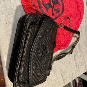 Black Tory Burch bag, gold chain